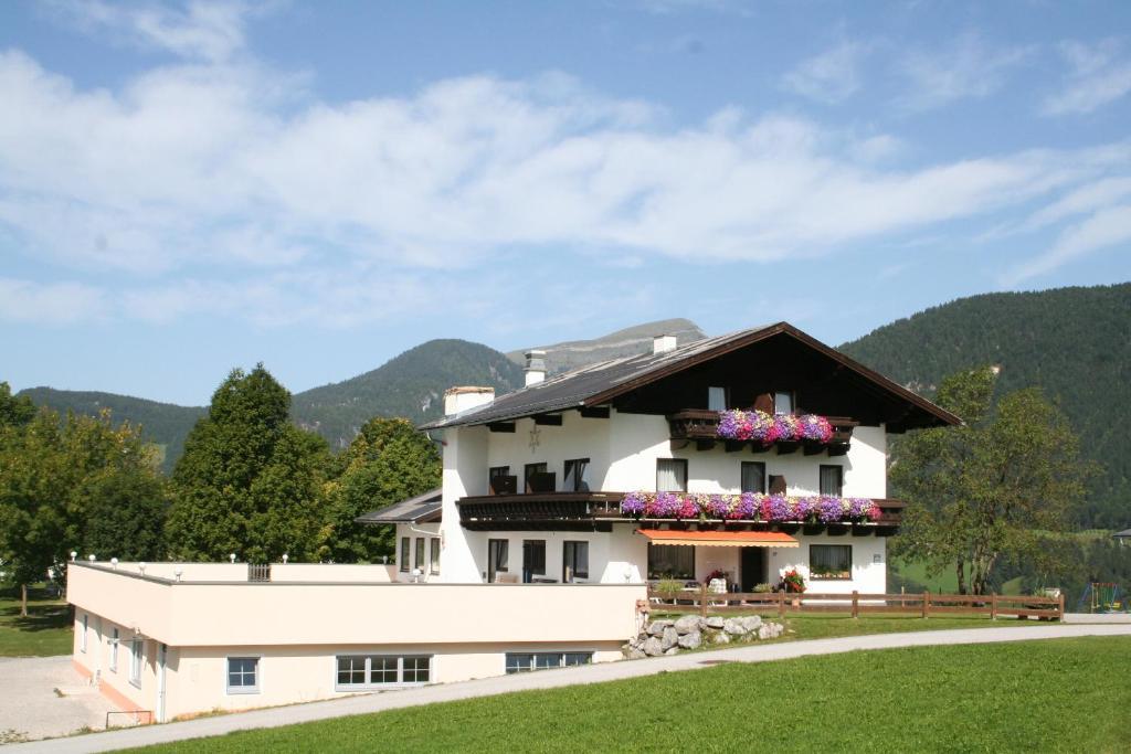 Отель Oberwotzlhof Pichl  Экстерьер фото